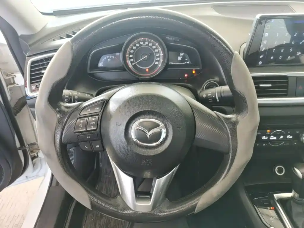 Mazda 3 Axela 2016 — фото 11