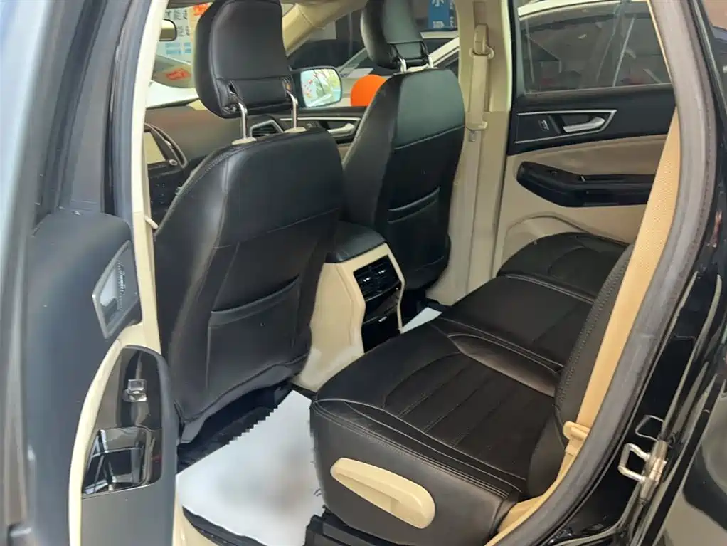 Ford Edge 2017 — фото 10