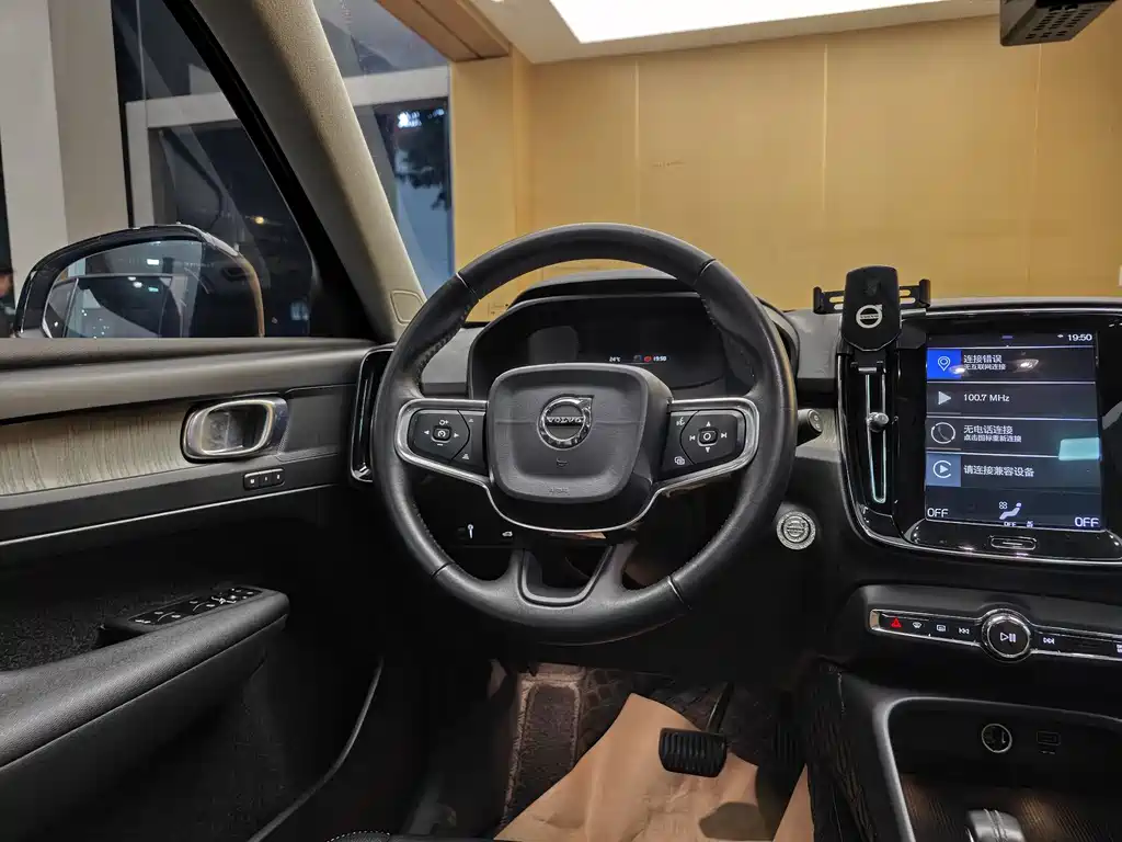 Volvo XC40 2019 — фото 15