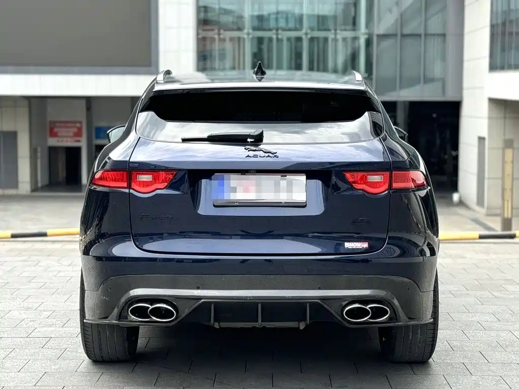 Jaguar F-PACE 2017 — фото 10