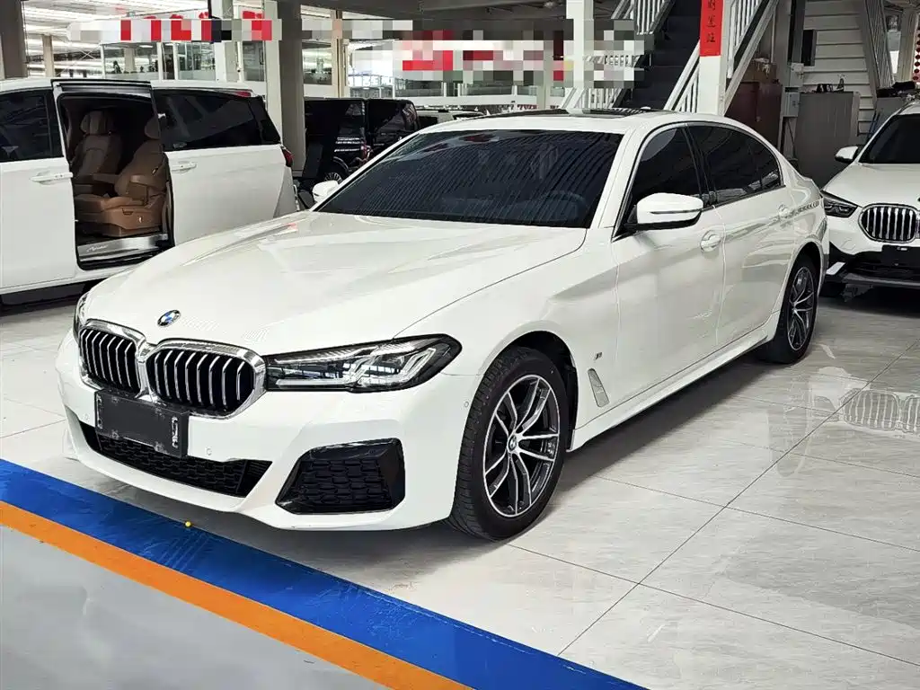 BMW 5 Series 2022 — фото 1