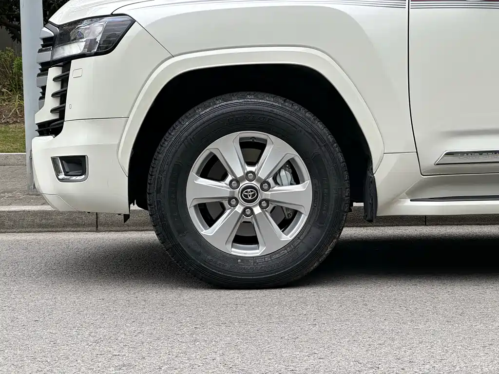 Toyota Land Cruiser 2023 — фото 8