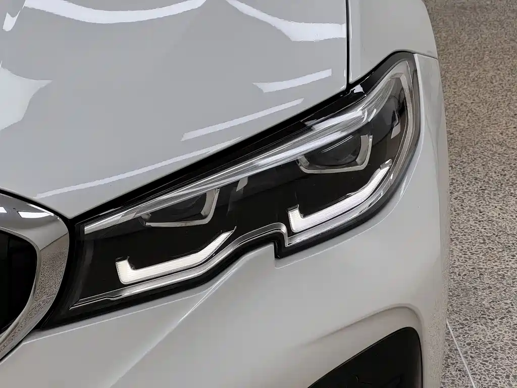 BMW 3 Series 2021 — фото 12