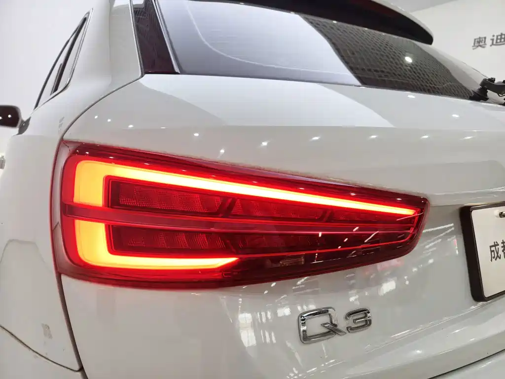 Audi Q3 2016 — фото 14