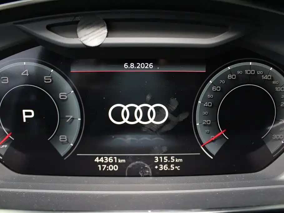 Audi A8 2021 — фото 11