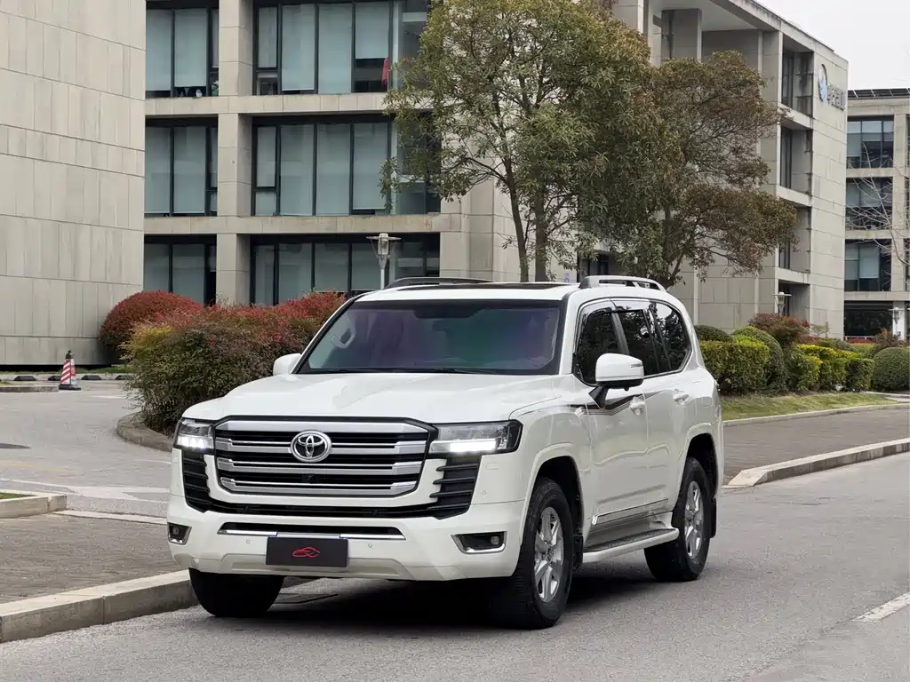 Toyota Land Cruiser 2023 — фото 1