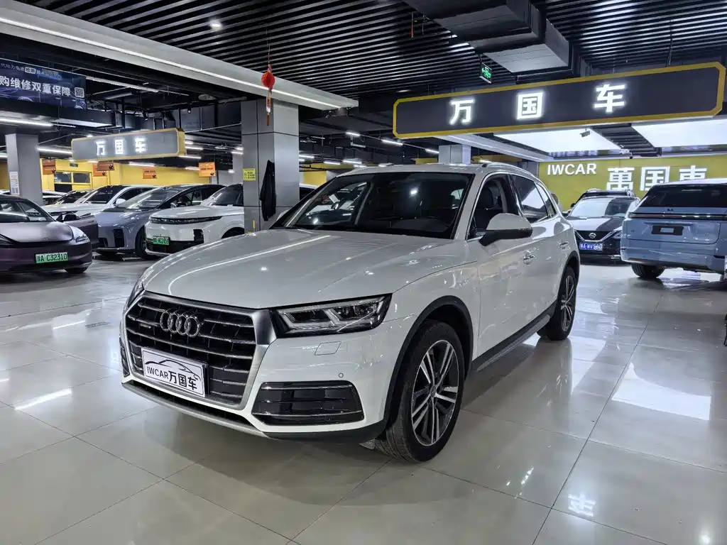 Audi Q5L 2018 — фото 1