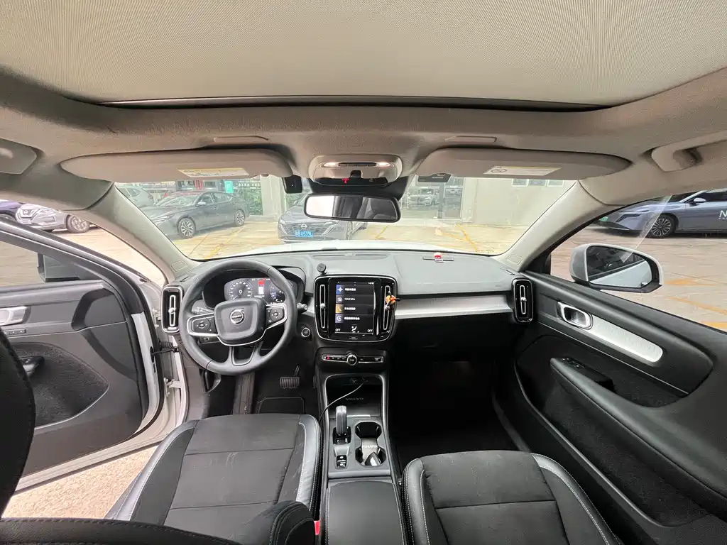 Volvo XC40 2019 — фото 10