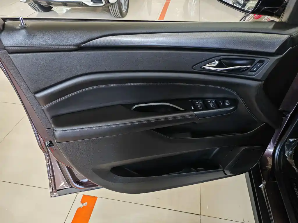 Cadillac SRX 2015 — фото 12