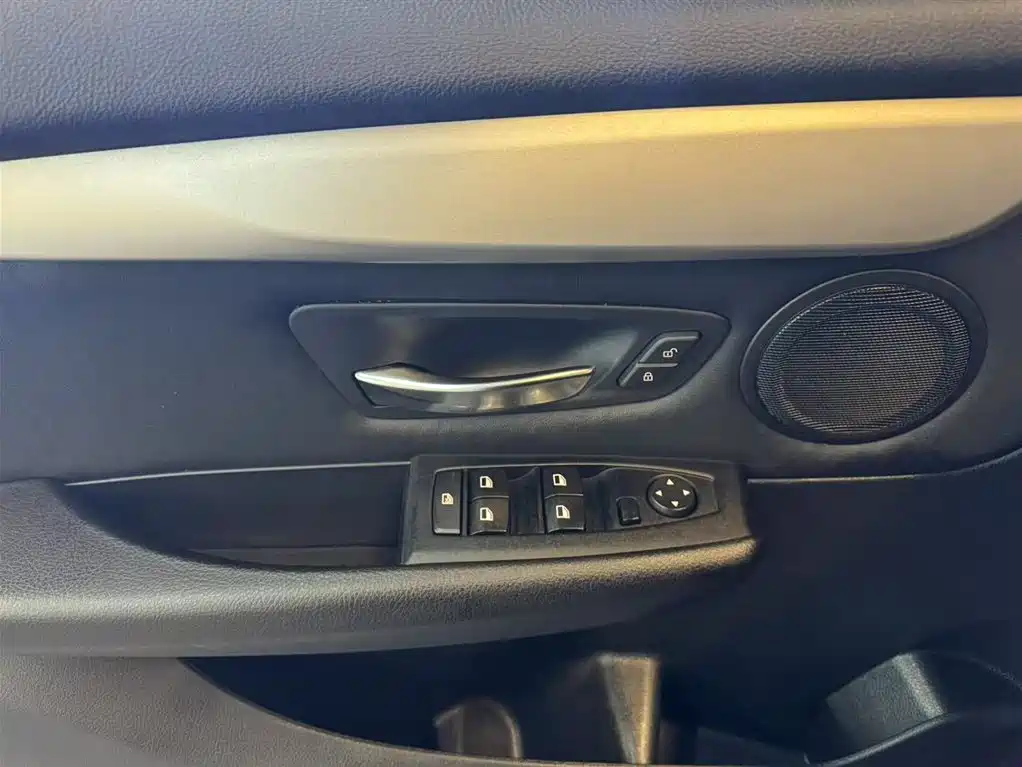 BMW 2 Series Active Tourer 2015 — фото 6