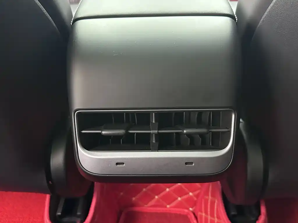 Tesla Model Y 2023 — фото 17