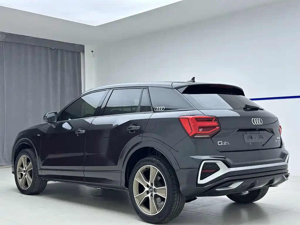 Audi Q2L 2022 — фото 4