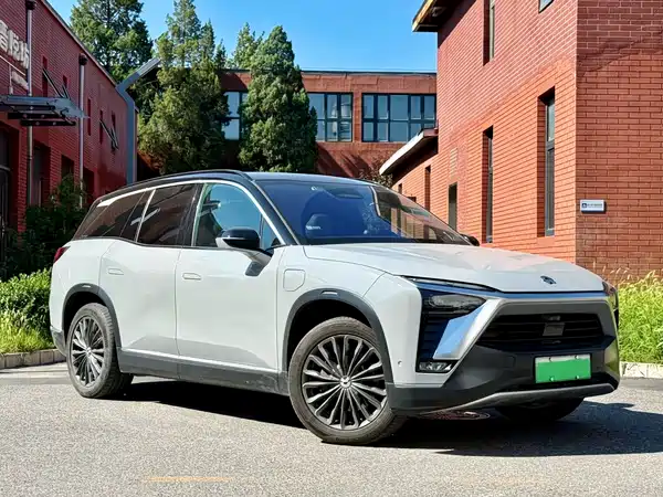 NIO ES8 2021