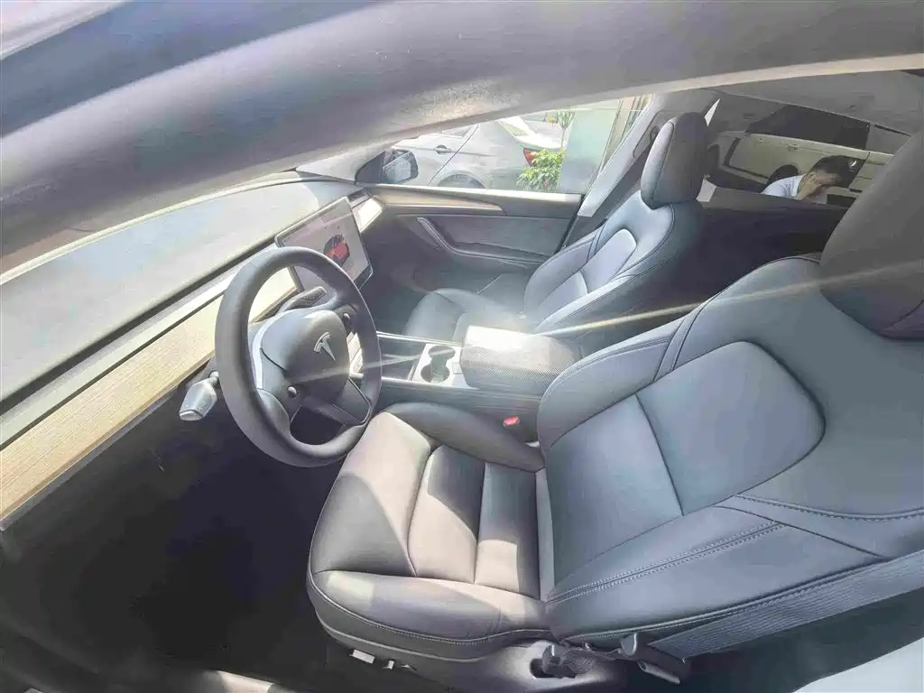 Tesla Model Y 2023 — фото 13