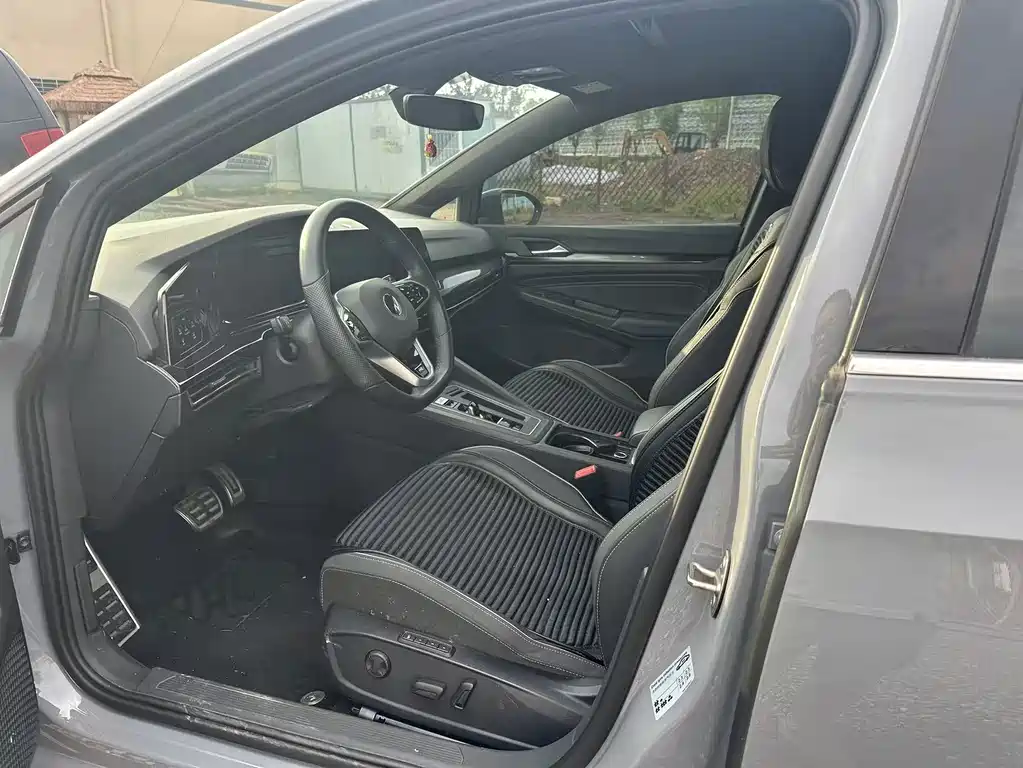 Volkswagen Golf 2023