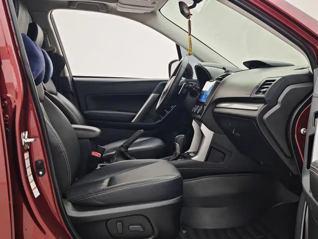 Subaru Forester 2015 — фото 10