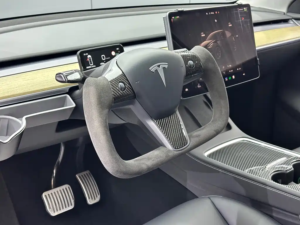 Tesla Model Y 2023 — фото 9