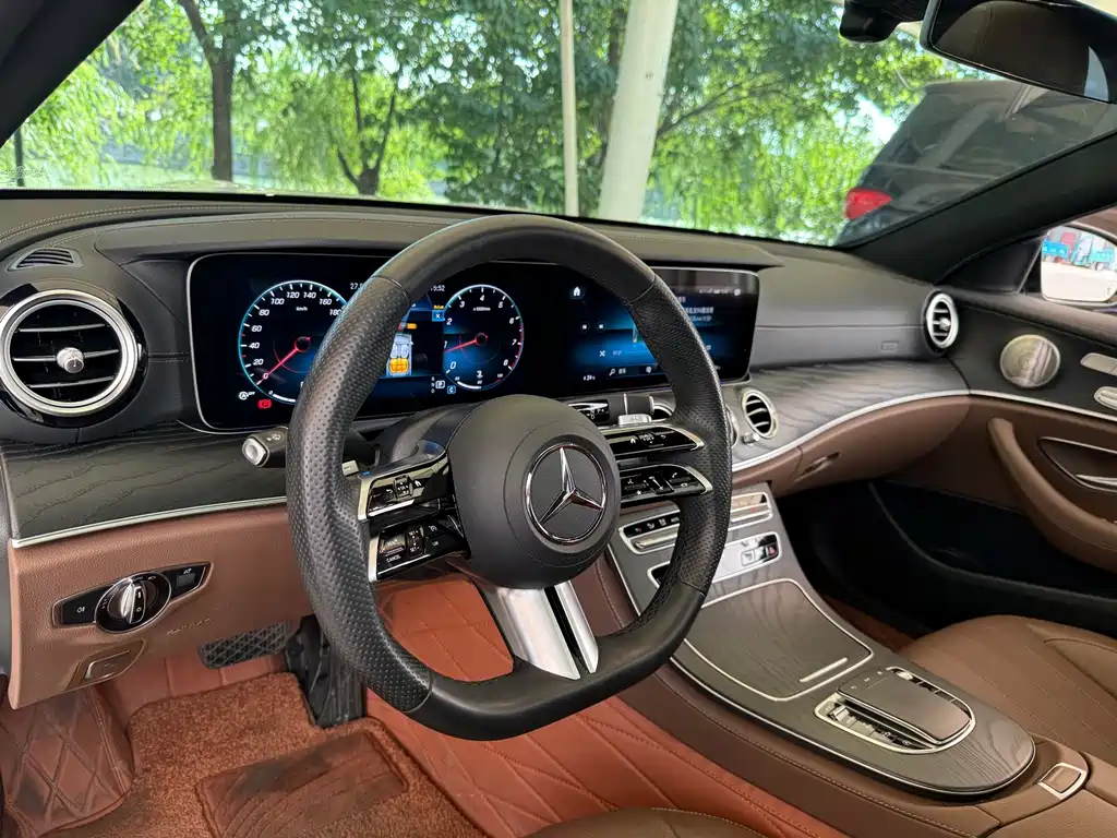 Mercedes-Benz E-Class 2023 — фото 15