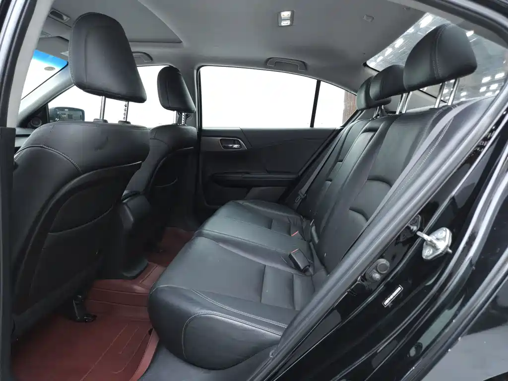 Honda Accord 2015 — фото 9