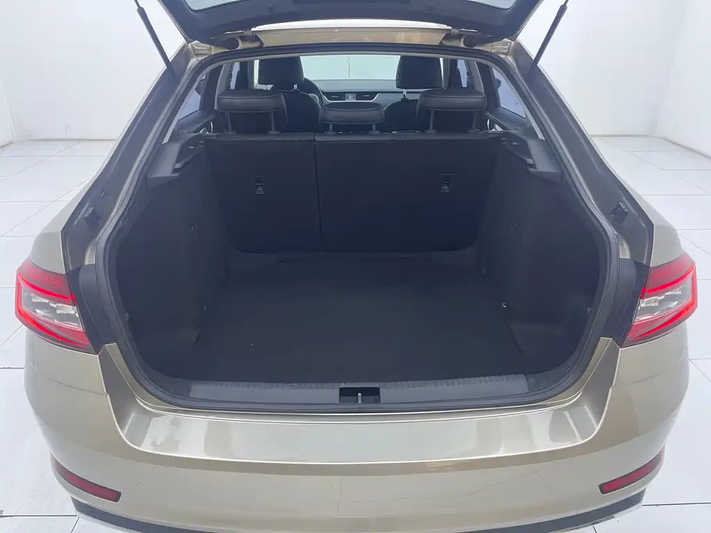 Skoda Octavia 2018 — фото 23