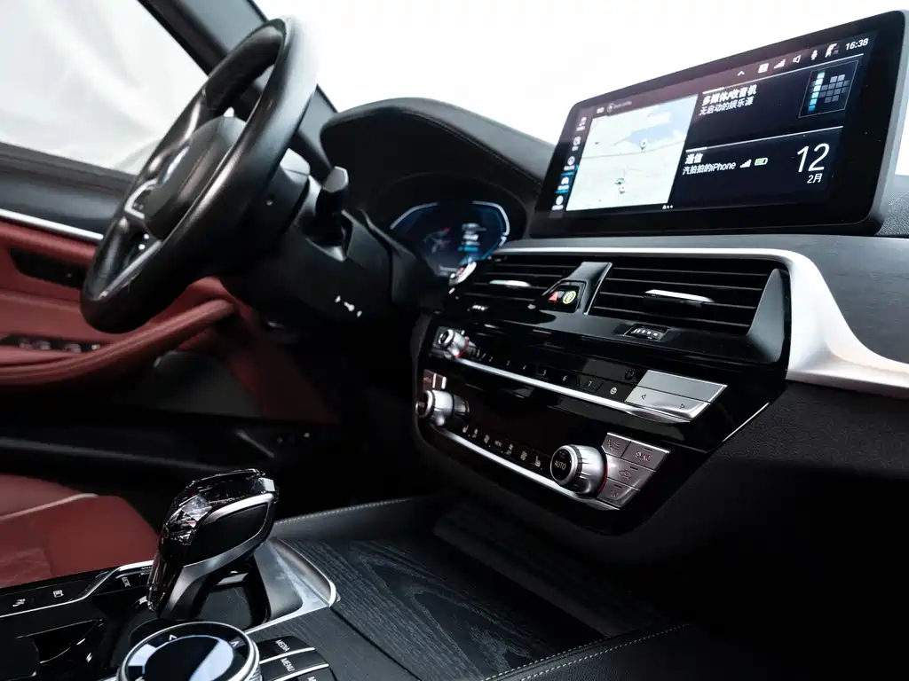 BMW 5 Series New Energy 2022 — фото 21