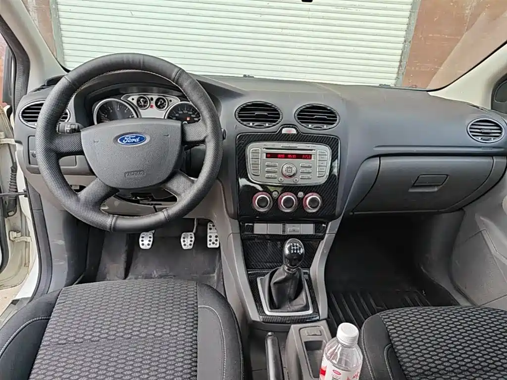 Ford Focus 2014 — фото 10