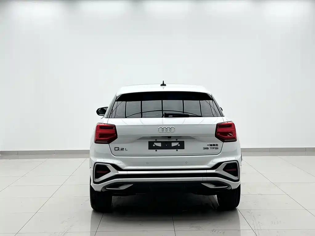 Audi Q2L 2023