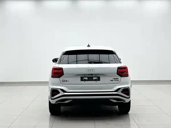 Audi Q2L 2023