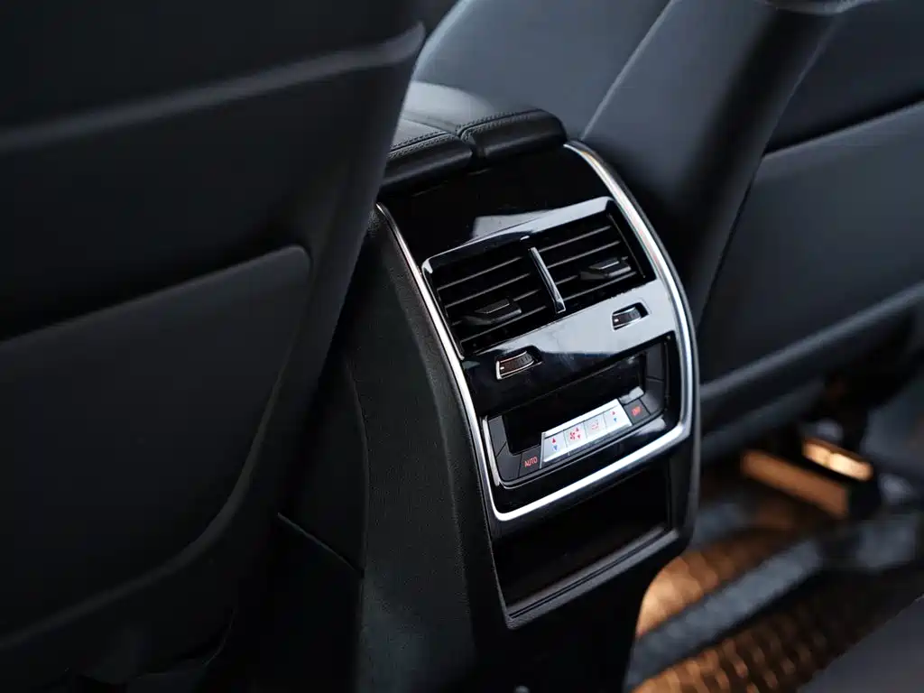 BMW X6 M 2022 — фото 33