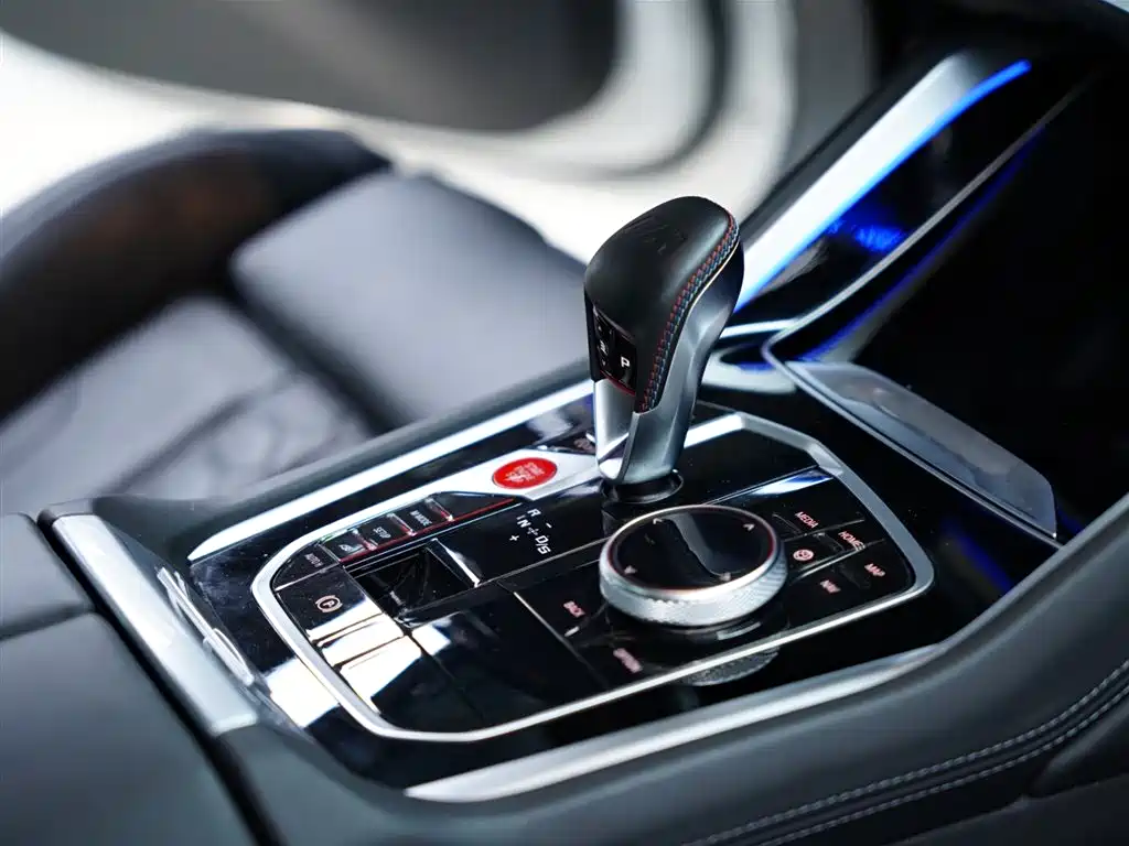 BMW X6 M 2022 — фото 38