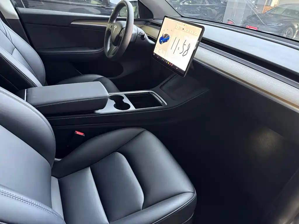 Tesla Model Y 2021 — фото 11