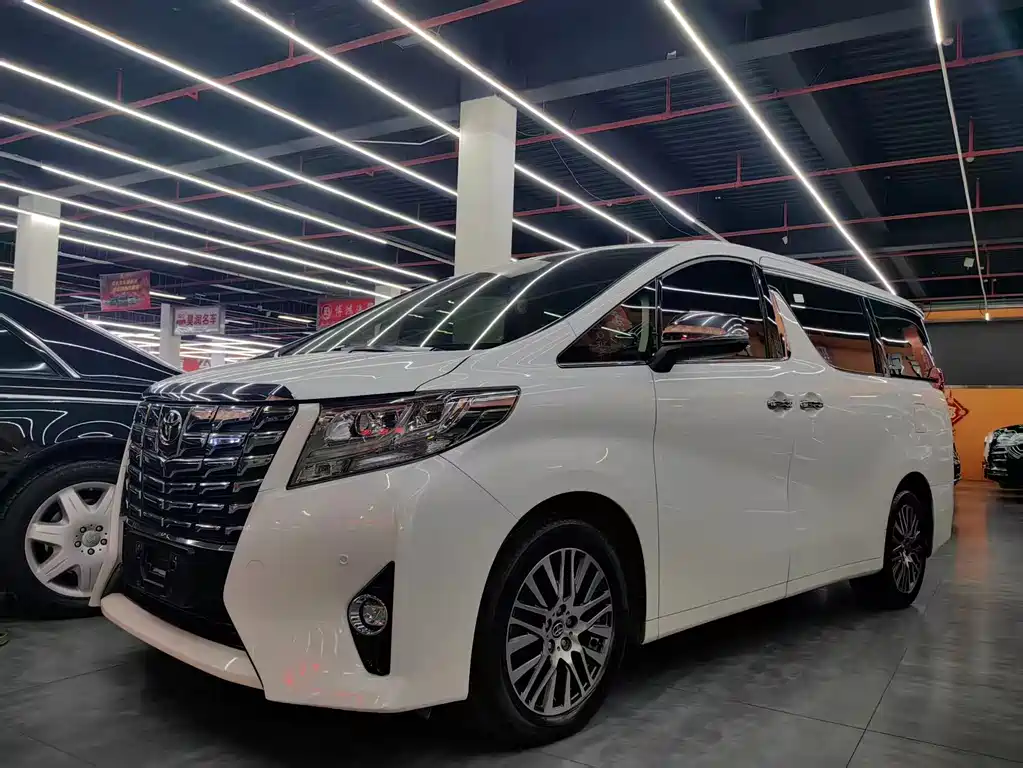Toyota Alphard 2018 — фото 1