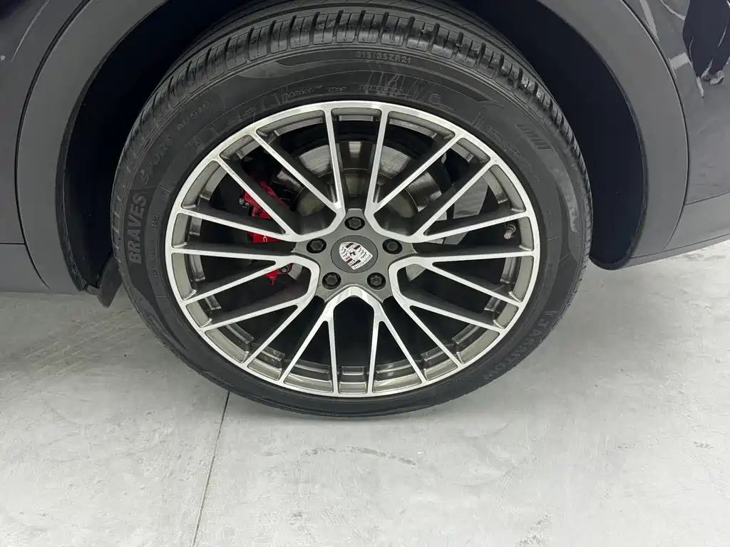 Porsche Cayenne 2019 — фото 14