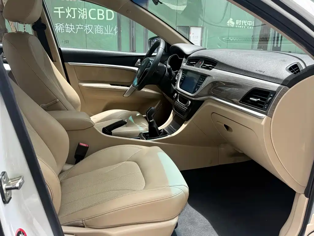 Geely Emgrand 2018 — фото 12