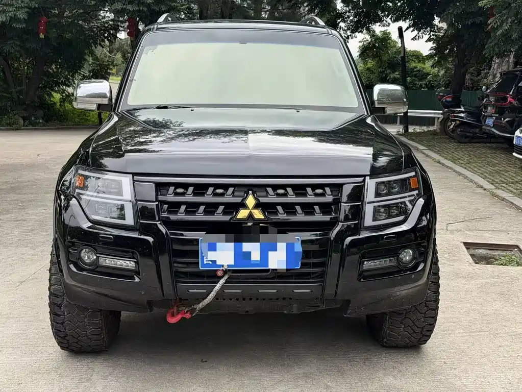 Mitsubishi Pajero 2010