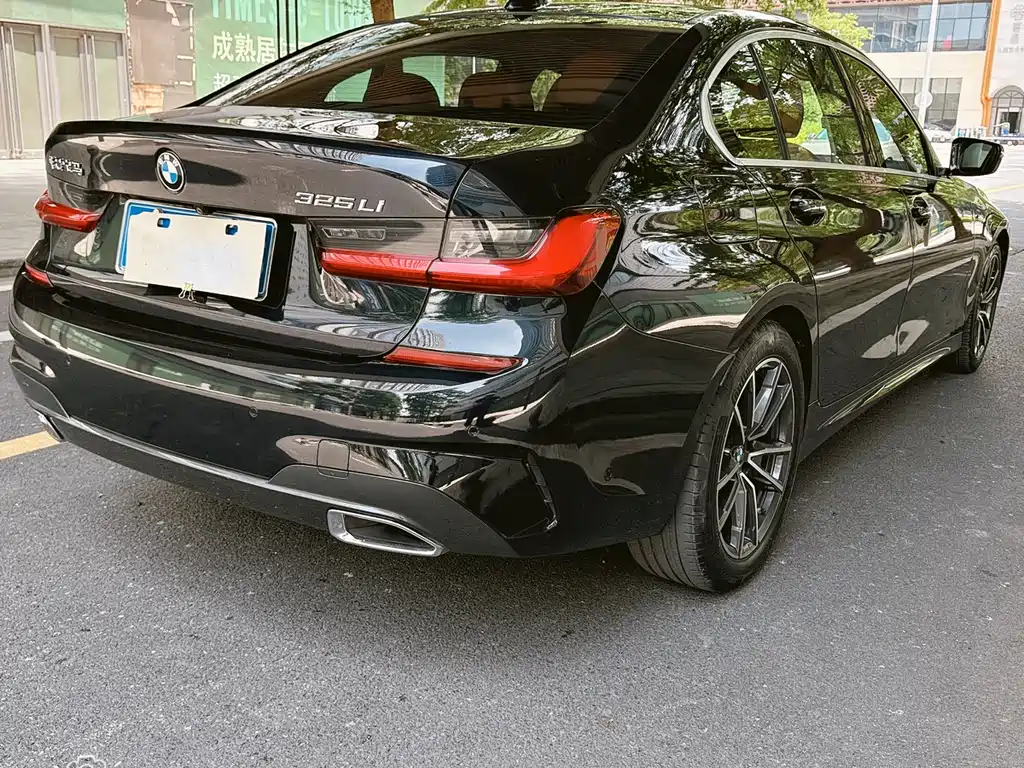 BMW 3 Series 2019 — фото 16