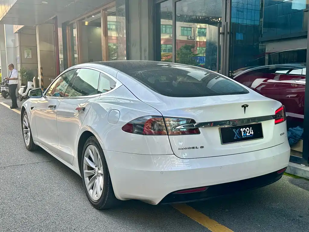 Tesla Model S 2018 — фото 4