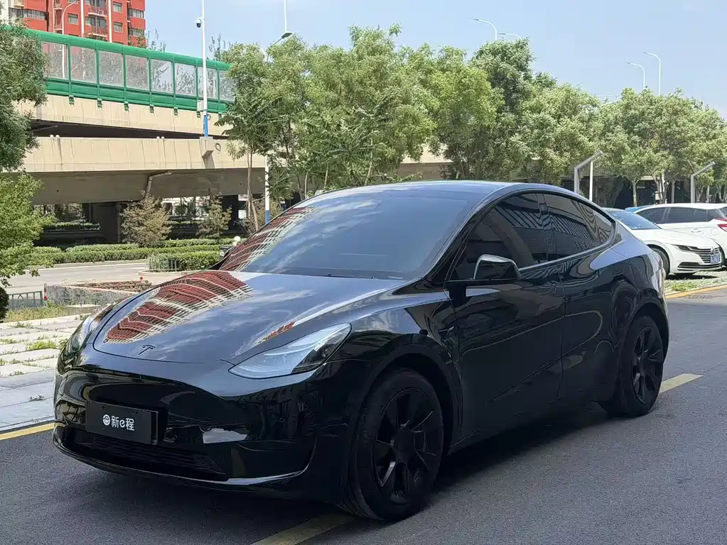Tesla Model Y 2023 — фото 1
