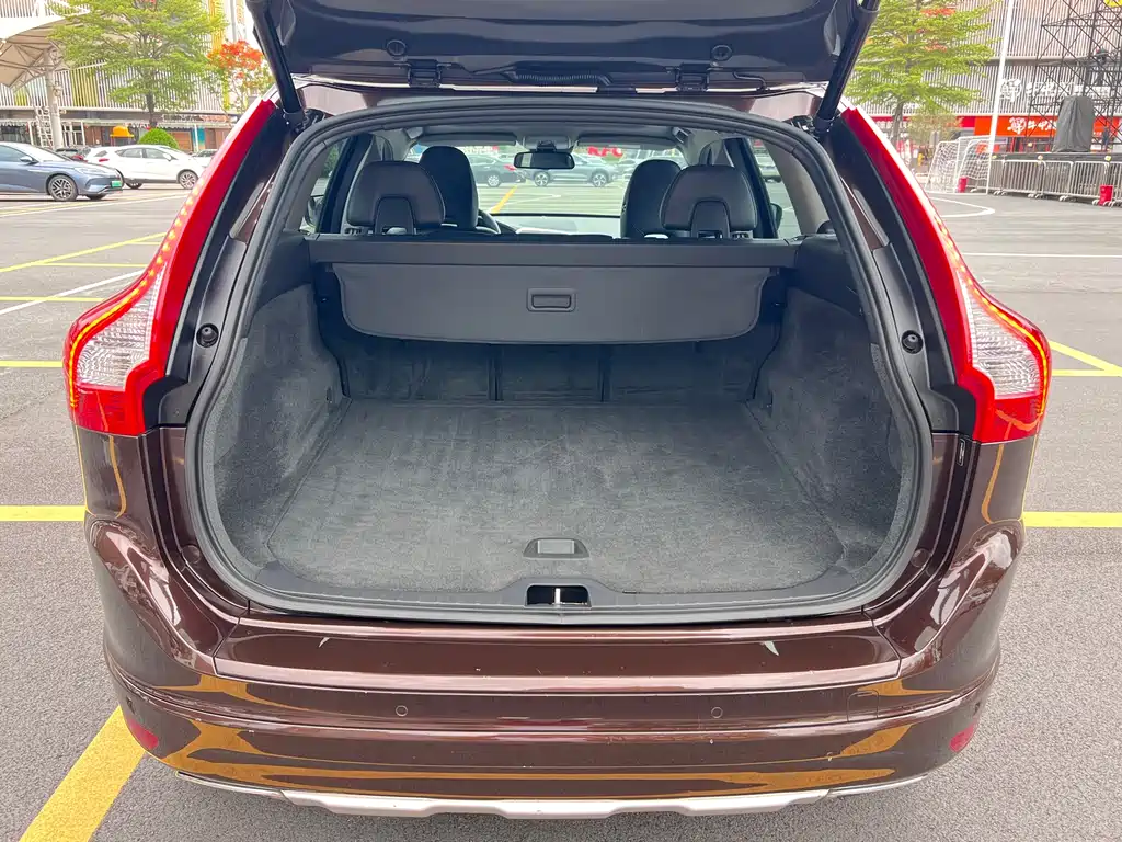 Volvo XC60 2017 — фото 17