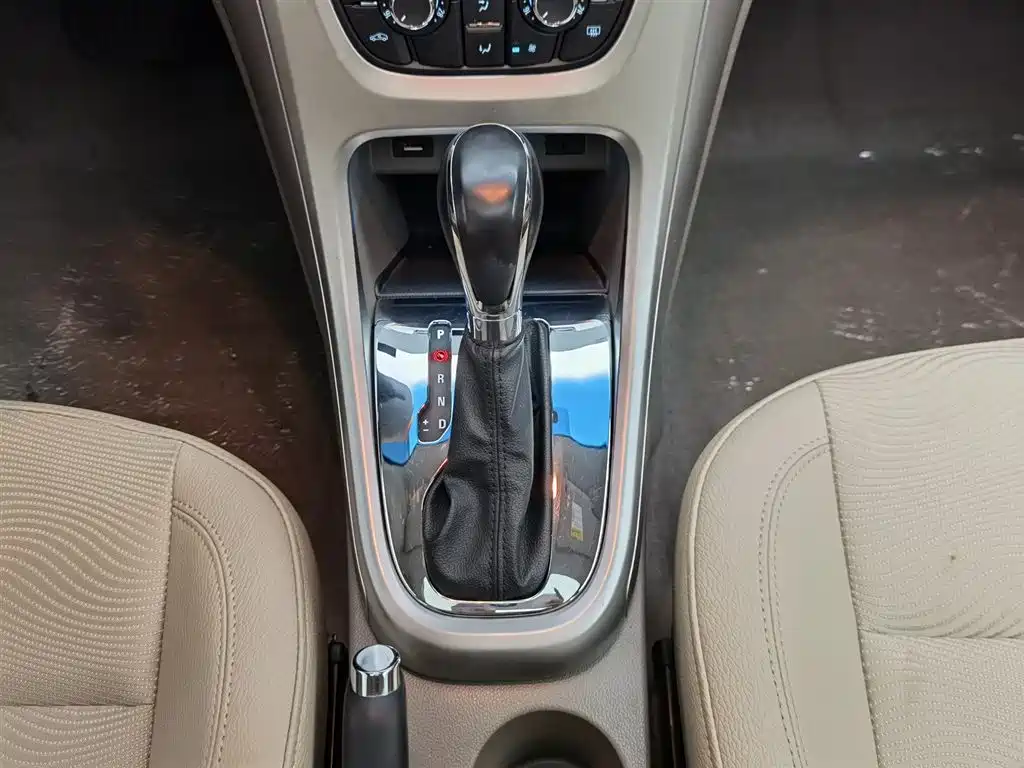 Buick Excelle 2014 — фото 13