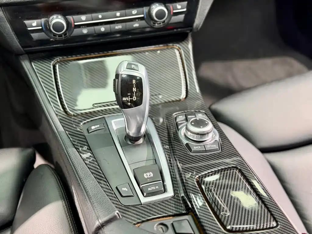 BMW 5 Series 2010 — фото 17