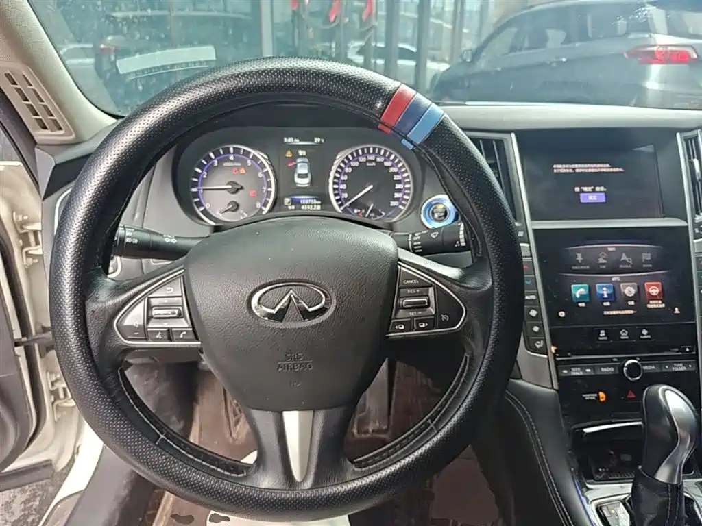 Infiniti Q50L 2016 — фото 11