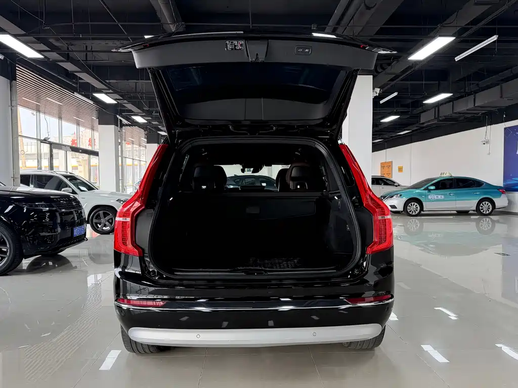 Volvo XC90 2021 — фото 13