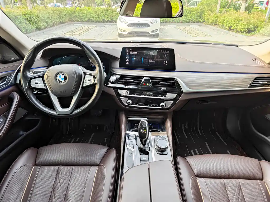 BMW 5 Series New Energy 2020 — фото 10