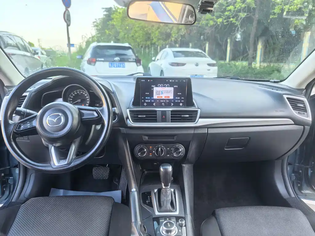 Mazda 3 Axela 2019 — фото 12