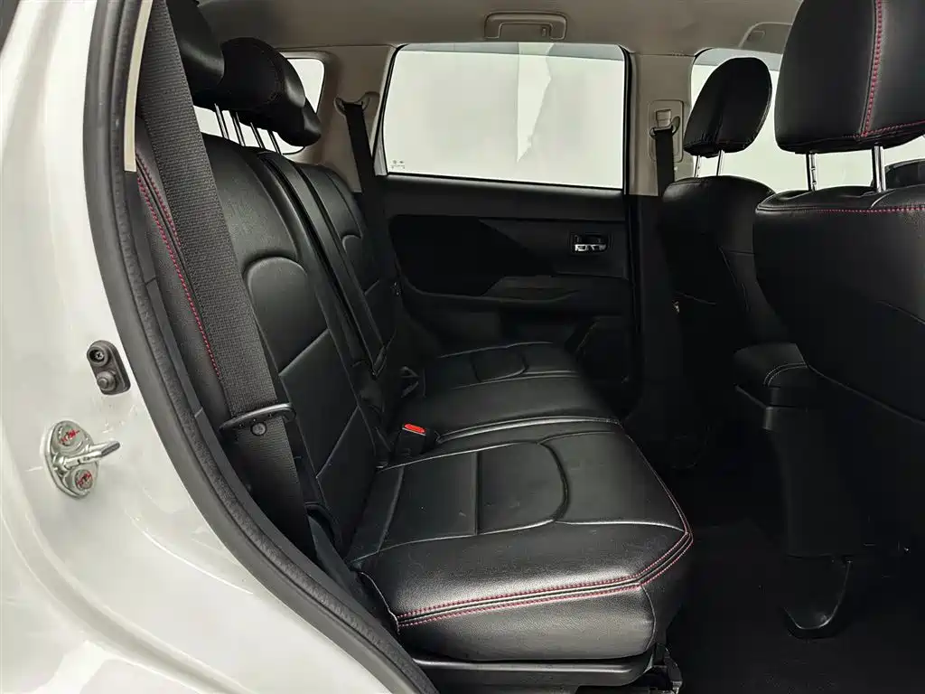 Mitsubishi Outlander 2022 — фото 20