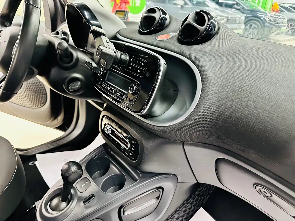 smart Fortwo 2018 — фото 29