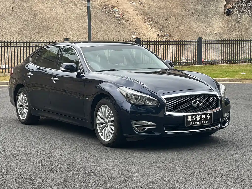 Infiniti Q70 2016 — фото 3