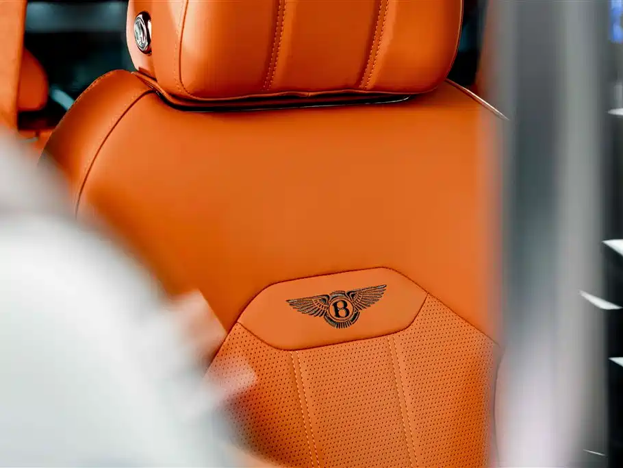 Bentley Bentayga 2020 — фото 24