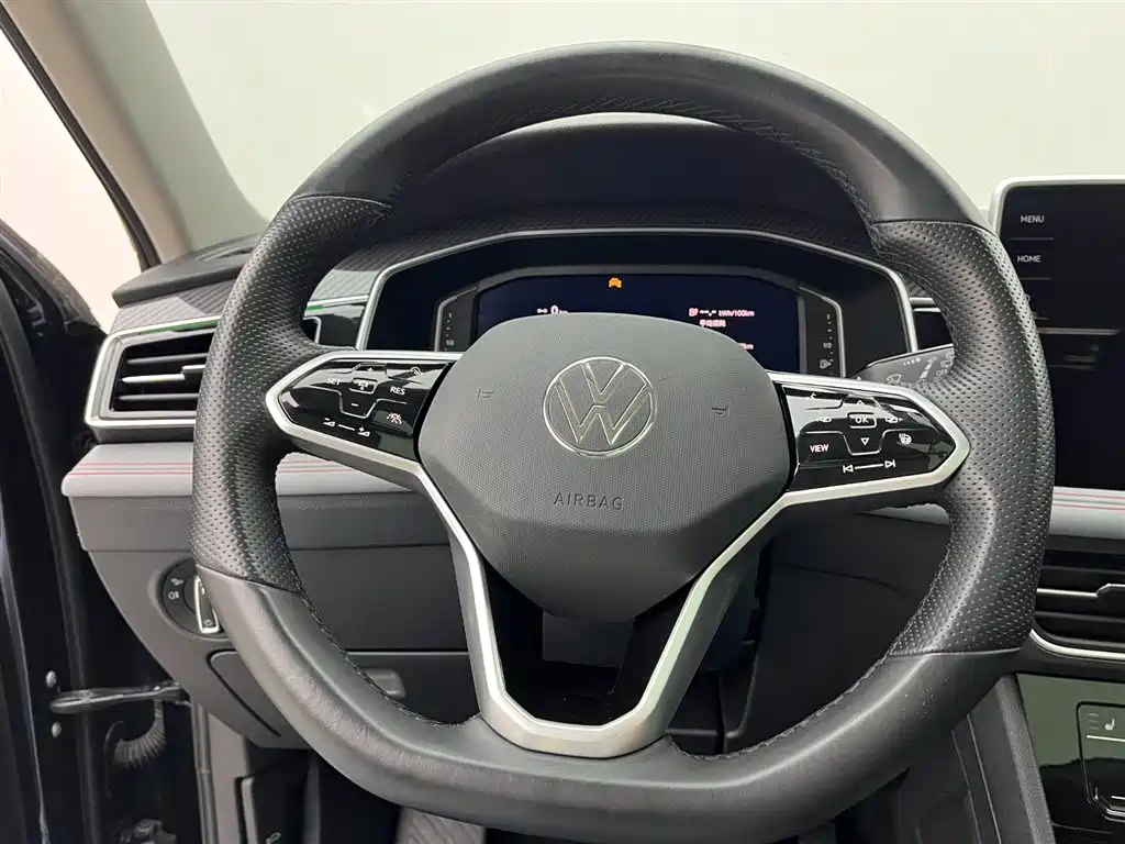 Volkswagen Tiguan L PHEV 2024 — фото 6